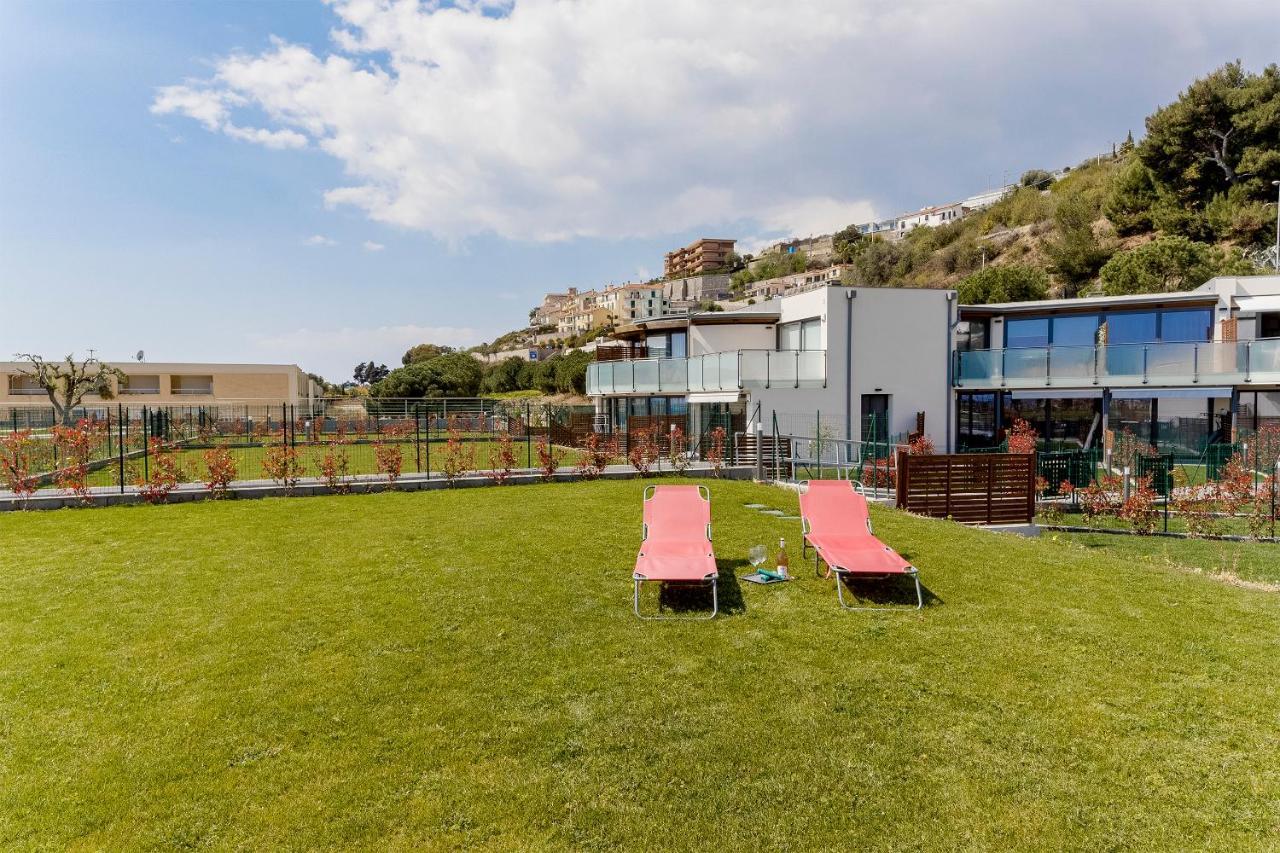 Aregai Marina Exclusive Seaside Apartments Santo Stefano al Mare Extérieur photo