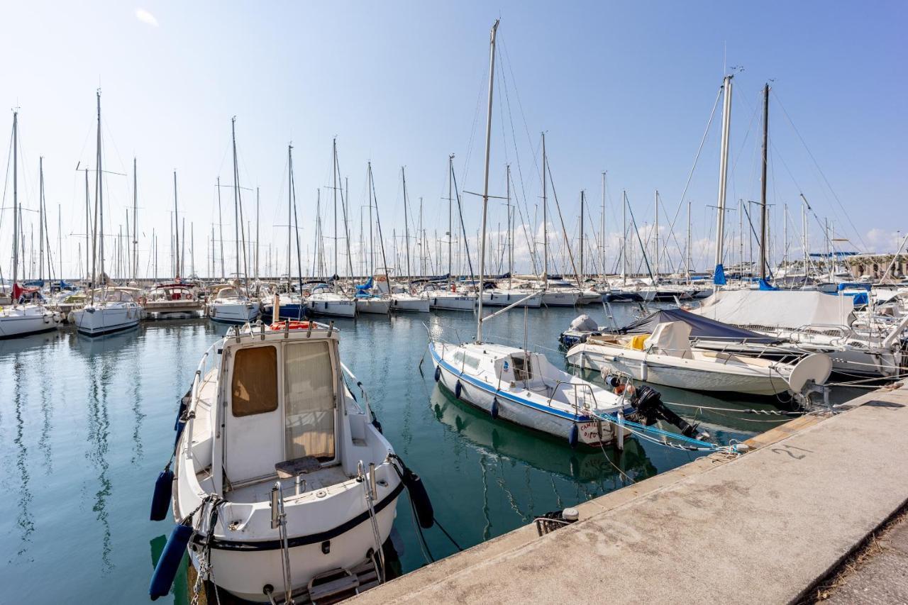 Aregai Marina Exclusive Seaside Apartments Santo Stefano al Mare Extérieur photo